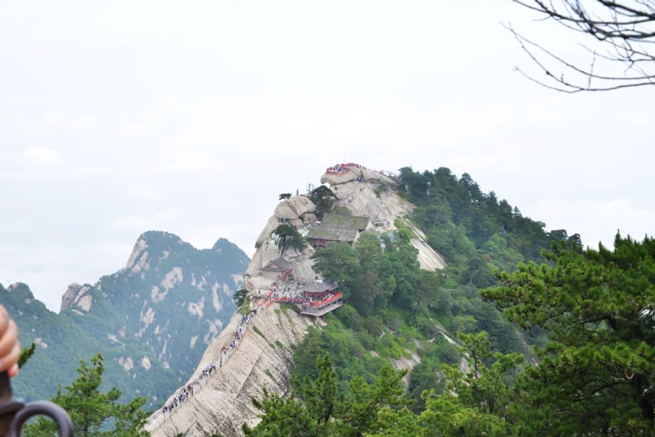 Il personale di Xiangyi si è radunato nell'antica capitale Xi'An per sperimentare il viaggio millenario di storia e cultura.