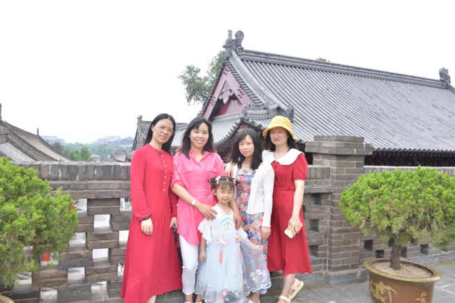 Il personale di Xiangyi si è radunato nell'antica capitale Xi'An per sperimentare il viaggio millenario di storia e cultura.