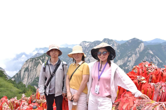 Il personale di Xiangyi si è radunato nell'antica capitale Xi'An per sperimentare il viaggio millenario di storia e cultura.