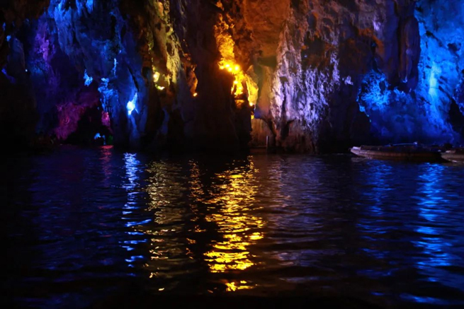 Festeggia il 100 ° anniversario della fondazione del Partito Comunista Cinese, Xiangyi Centrifughe Colorato Guizhou 5 giorni Tour