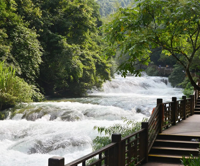 Festeggia il 100 ° anniversario della fondazione del Partito Comunista Cinese, Xiangyi Centrifughe Colorato Guizhou 5 giorni Tour