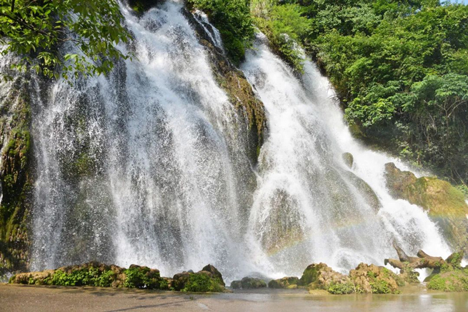 Festeggia il 100 ° anniversario della fondazione del Partito Comunista Cinese, Xiangyi Centrifughe Colorato Guizhou 5 giorni Tour
